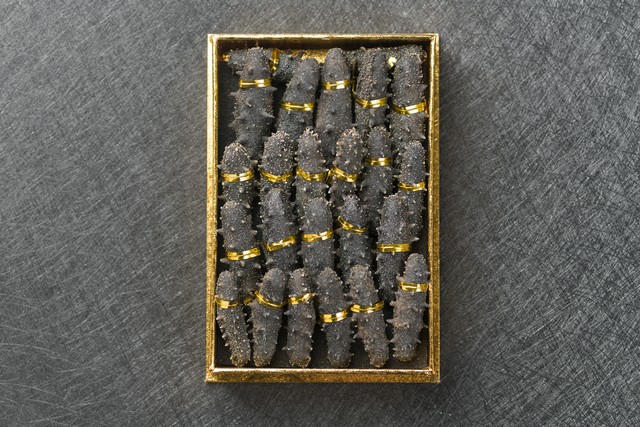 买海参有时是硬的有时软的哪种好,买海参干的好还是冻的好