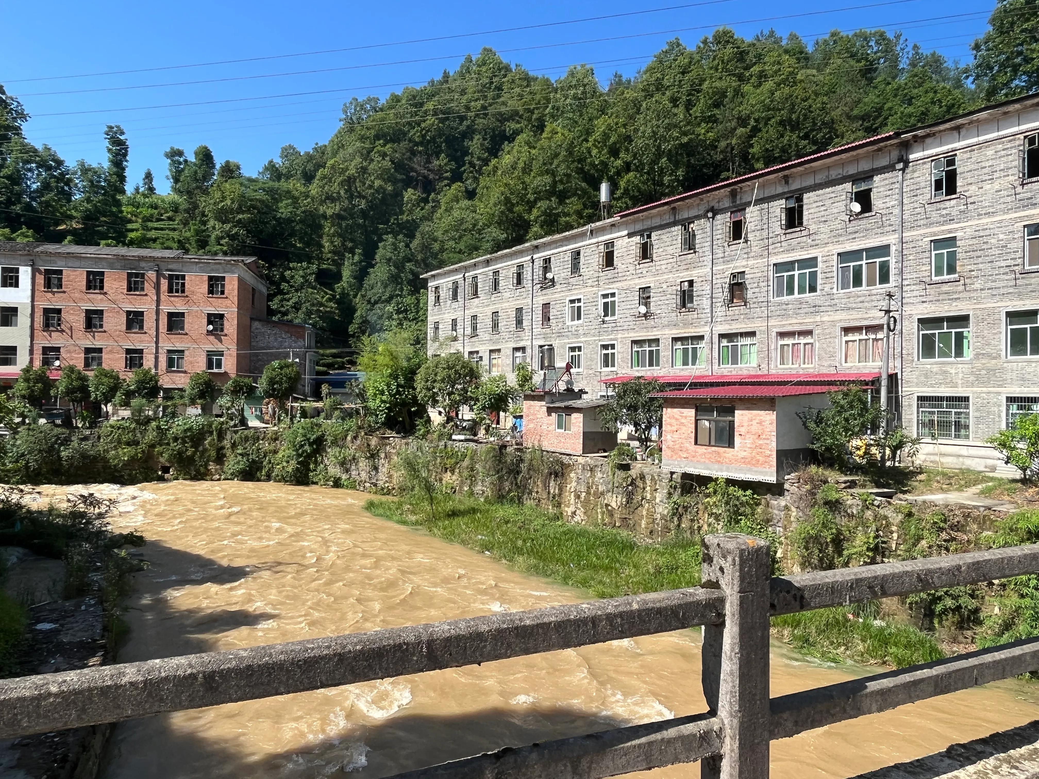 藏在大山深处的建筑南峰机械厂,国营南峰机械厂旧址