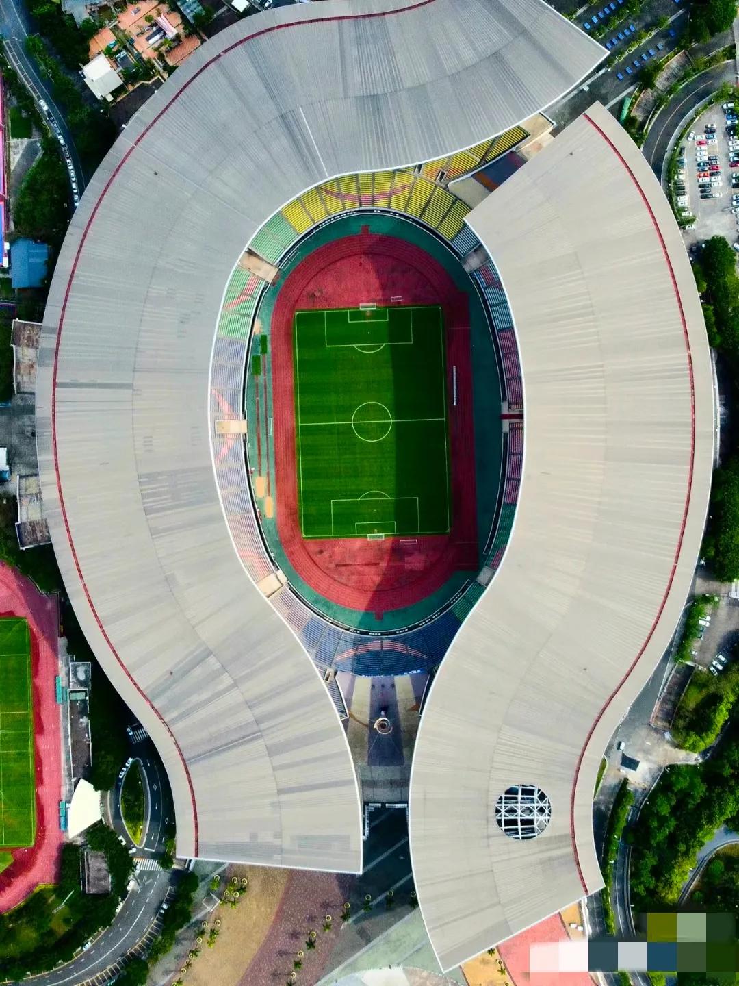 最大的体育场能容纳多少人,最新中国最大10座体育场