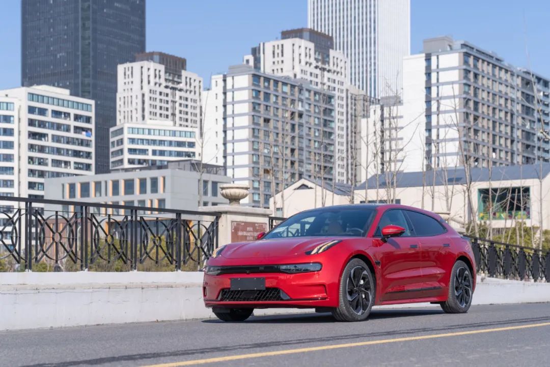 春卷又开车|朋友的极氪001能否让我“路人转粉”？