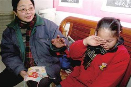 23年后亲生母亲找上门,养父母24年考上博士后认亲