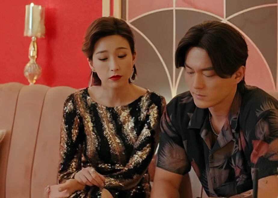 TVB知名女星不慎露底走光，新剧演*底卧**妩媚动人，戏份少变配角