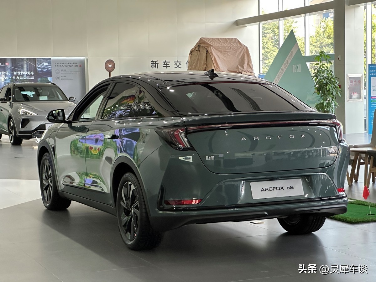 23款极狐阿尔法s森林版云雾灰,23款极狐阿尔法s森林续航