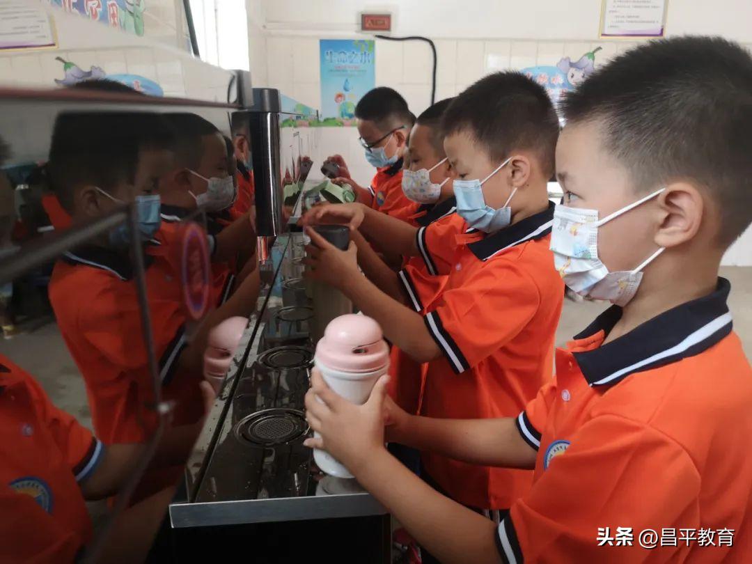 幼儿园入学第一天仪式感文案,新生报到第一天仪式感满格