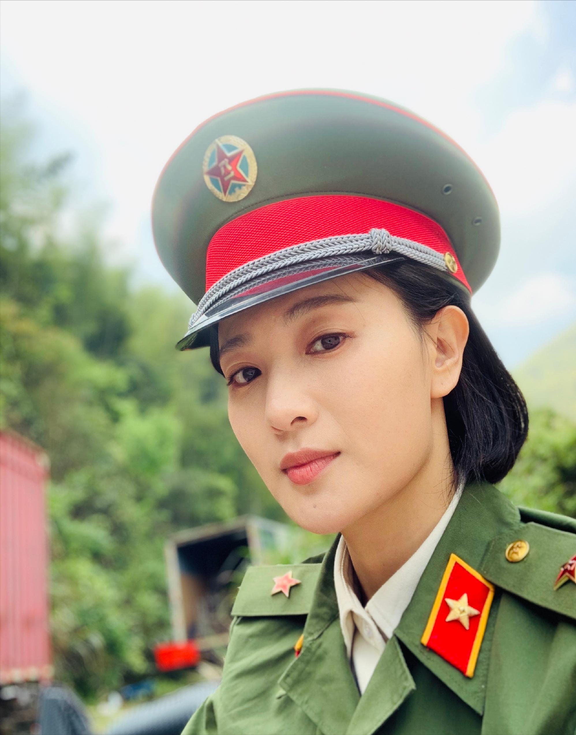 她被誉为“铁娘子”,长得美演技好,低调嫁同行为妻生活简单幸福