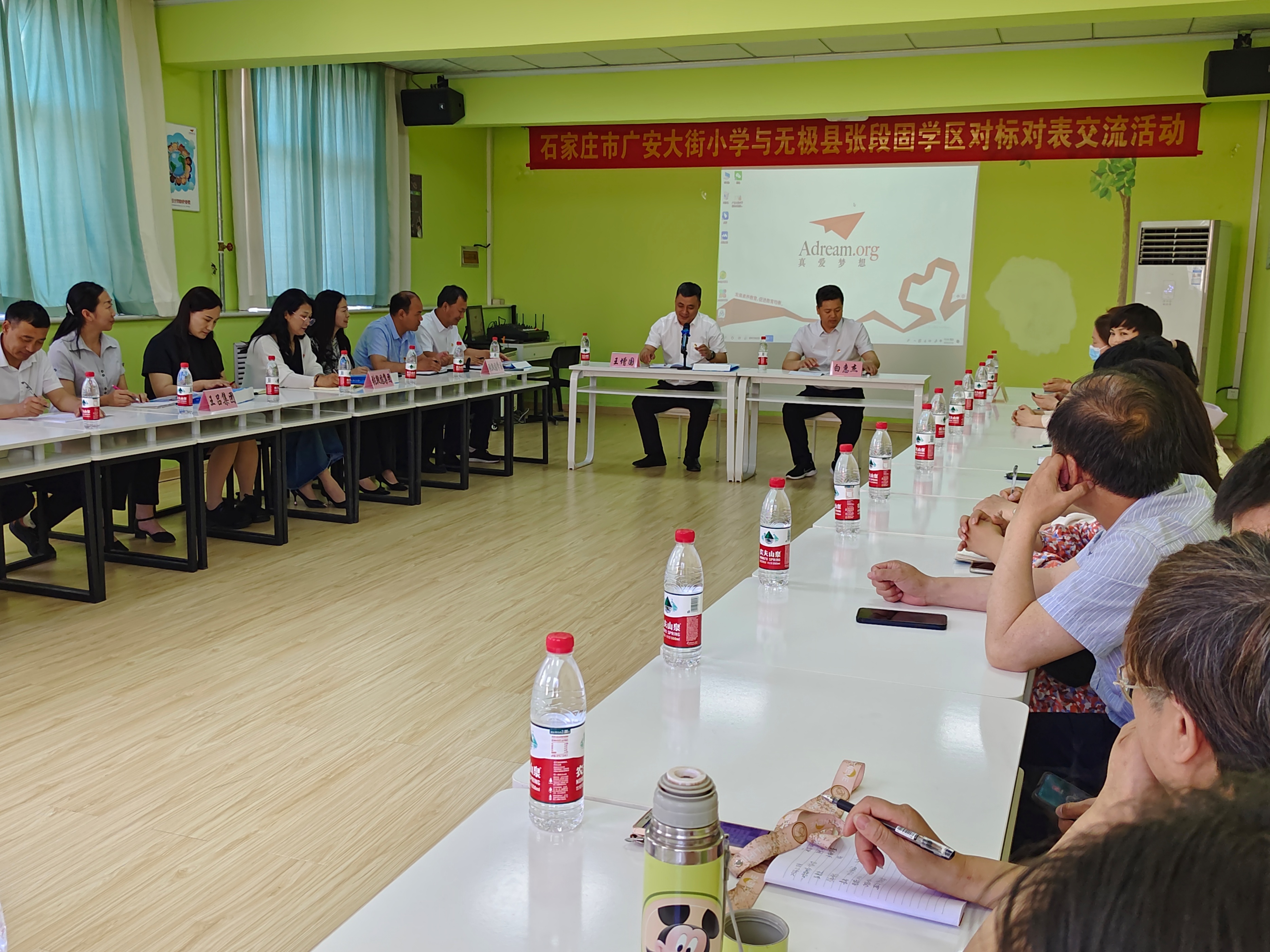 共见证促成长家长开放日活动,校际交流促成长携手同创