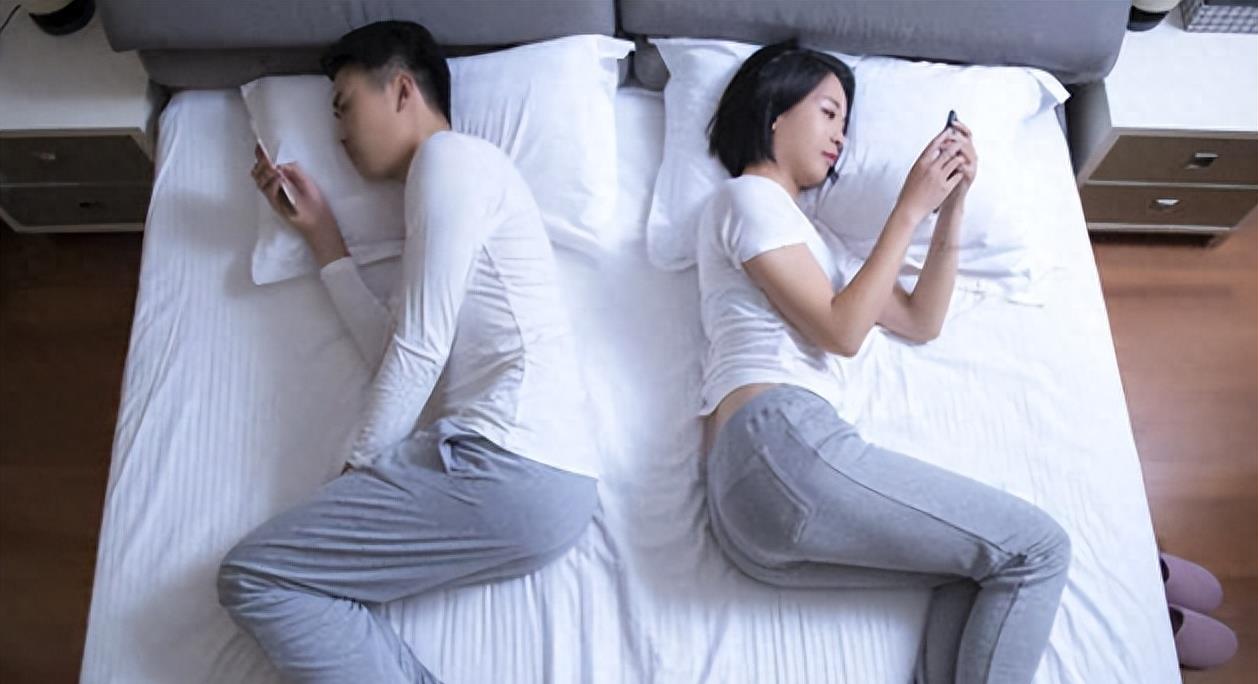 为什么有的女性敢出轨就带人回家,男性出轨还去酒店开房?