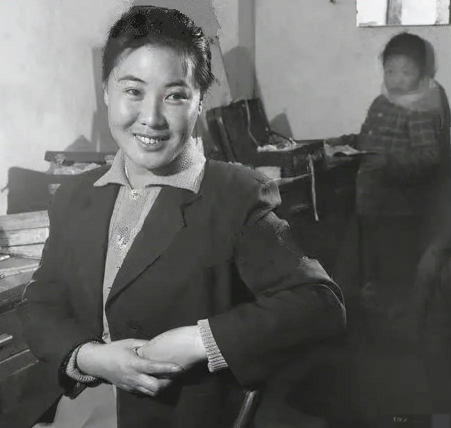 郭兰英东方红插曲南泥湾,东方红郭兰英南泥湾60年代