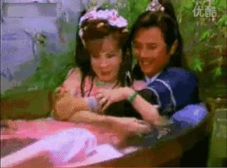 50岁大妈和小鲜肉演亲密戏，斥巨资加镜头，被骂20年，冤枉她了？