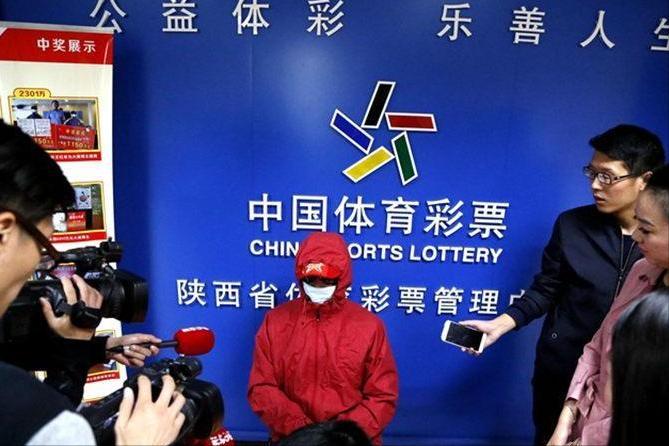 买彩票自选几率大还是机选几率大,彩民中7831万是机选还是守号