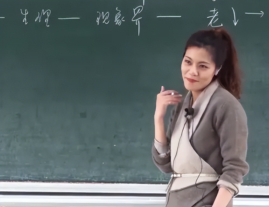 “复旦女神”陈果：从万人追捧到跌落神坛，她到底做错了什么？