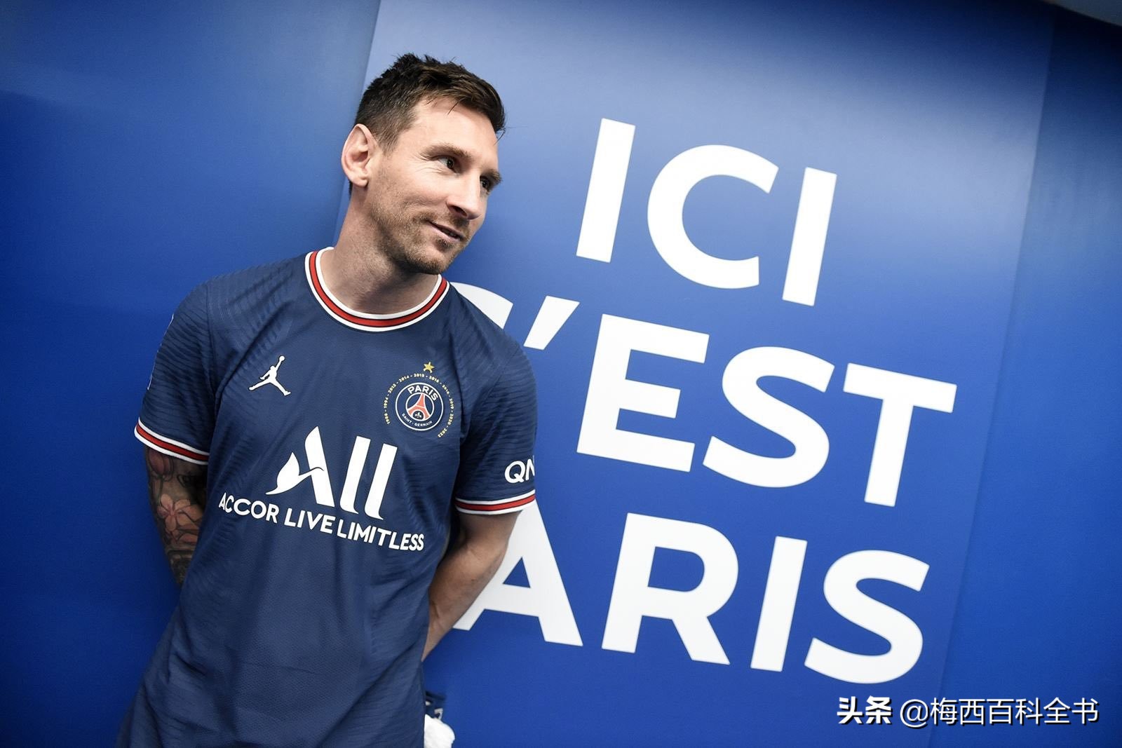 周杰伦和梅西合影,周杰伦去大巴黎现场看梅西首秀