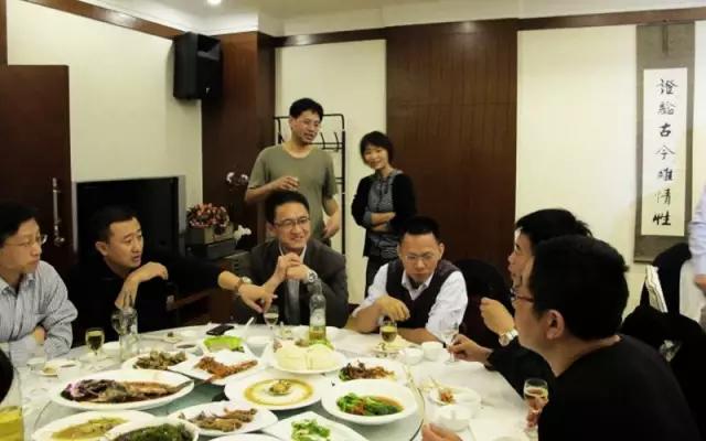 和大人一块喝酒有哪些规矩,和大人喝酒礼仪及说话技巧