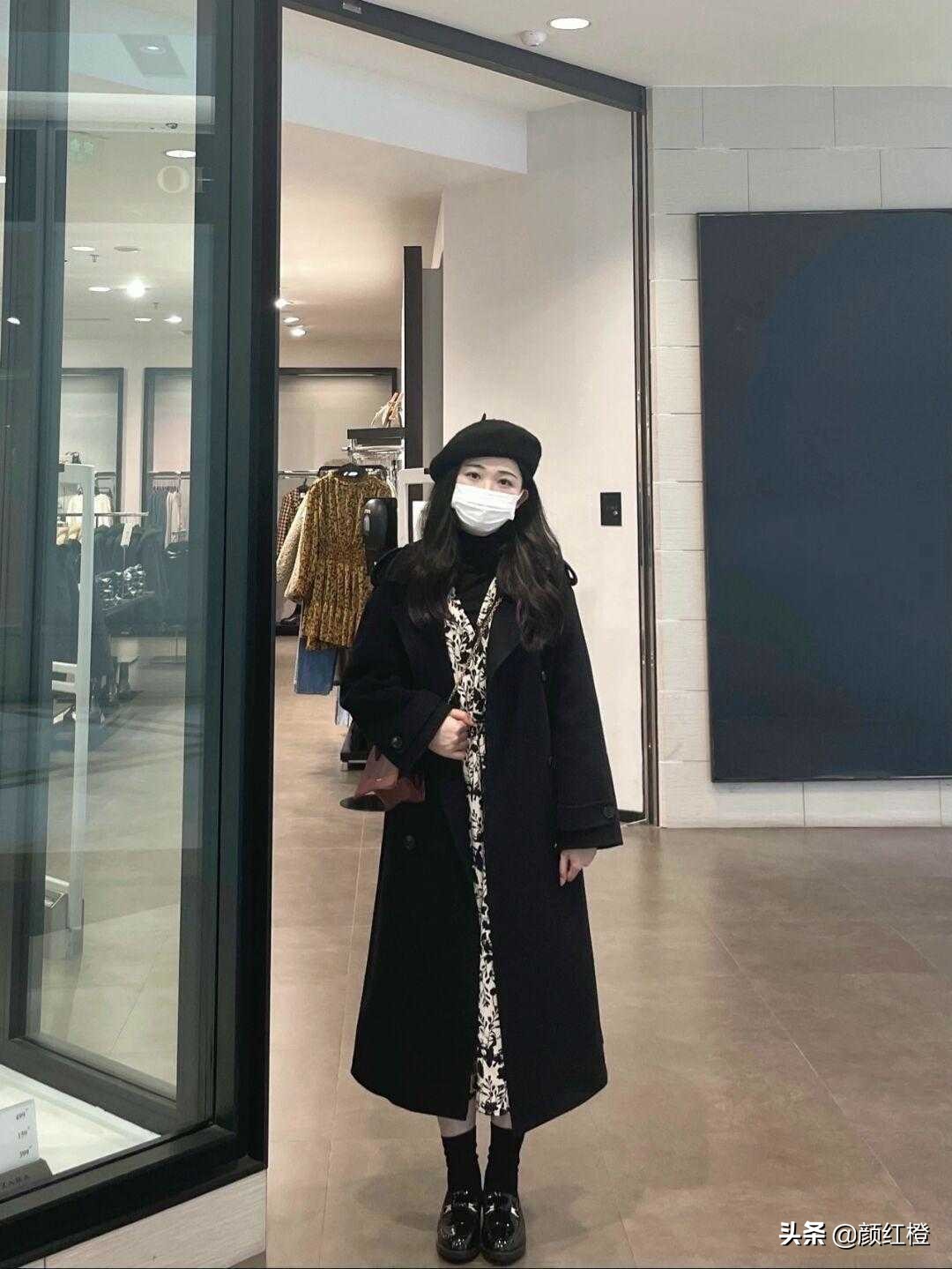 碎花裙开叉款大衣怎么搭配,大衣碎花裙搭配优雅大方有韵味