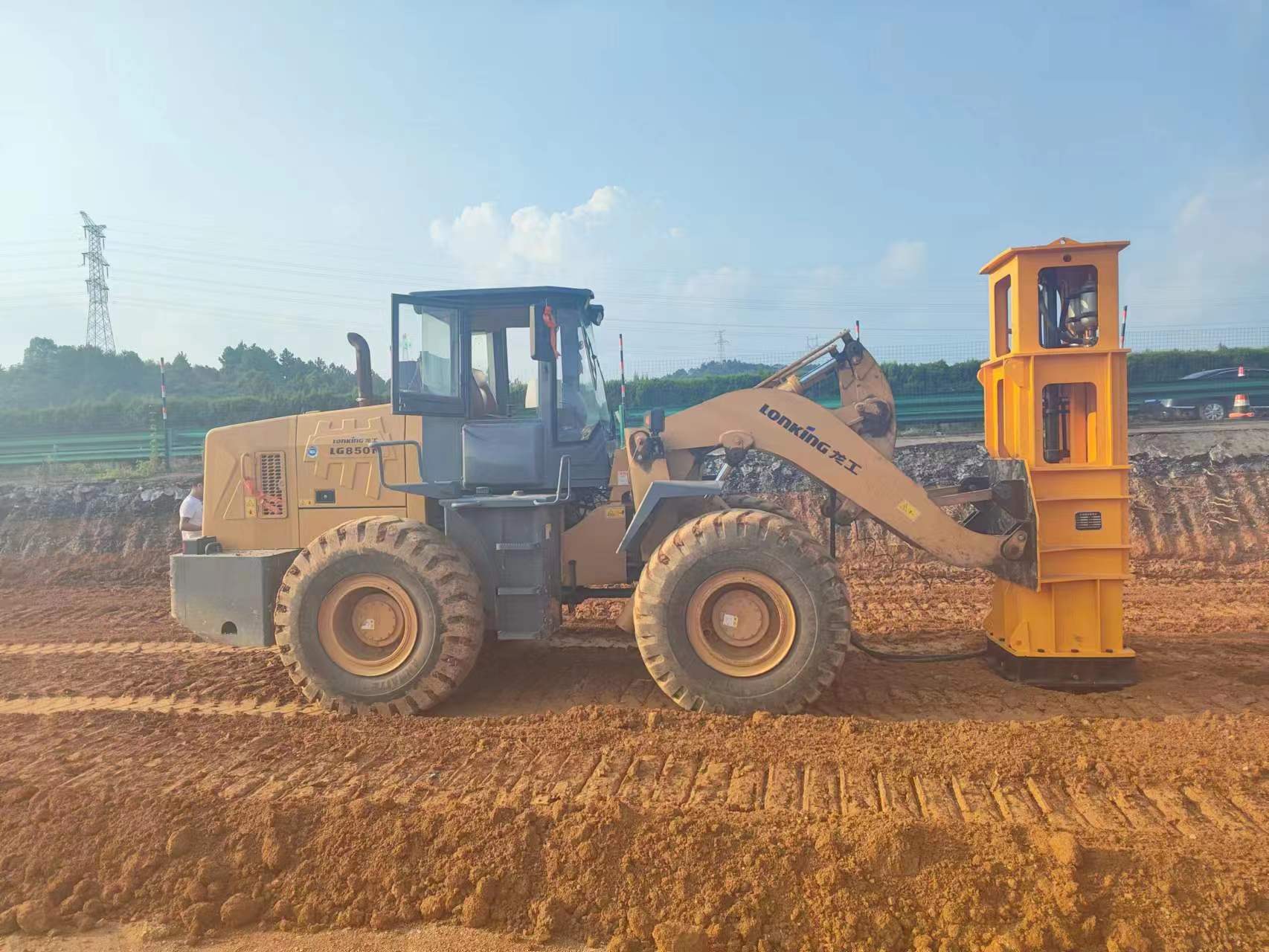 高速液压夯实机操作方法,液压夯实机是否能达到强夯机效果