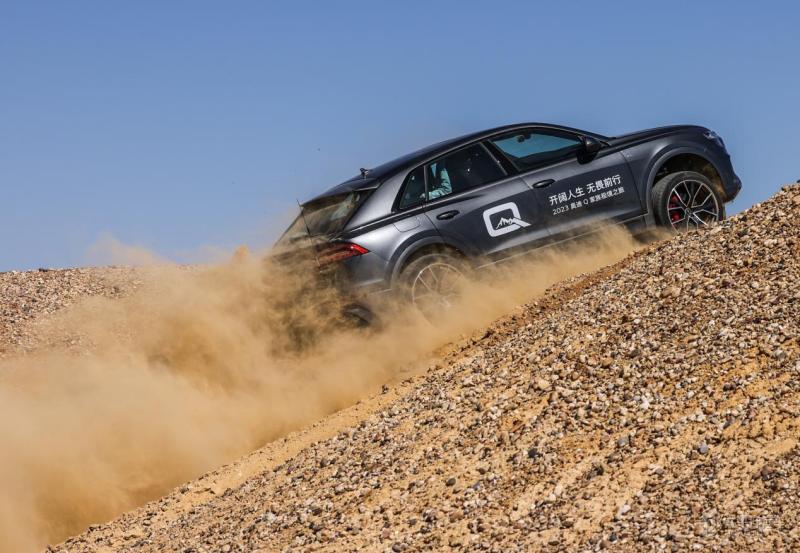 奥迪q8顶配最新款2023多少钱,奥迪rsq8顶配2023款冰雪运动