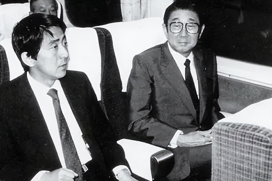 日本前首相安倍晋三演讲时被枪杀,安倍晋三演讲时胸部中枪死亡