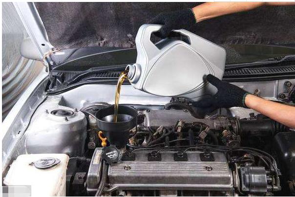 多长时间或行驶里程更换机油,换机油一年了公里数没到需要换吗