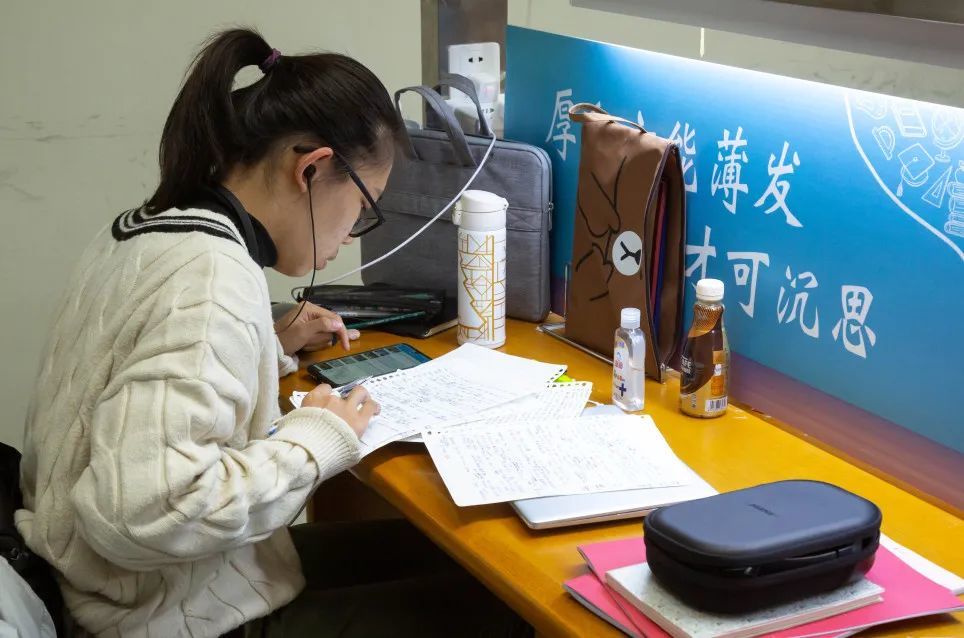 供孩子读大学所有费用压力山大,供孩子读大学的费用多少