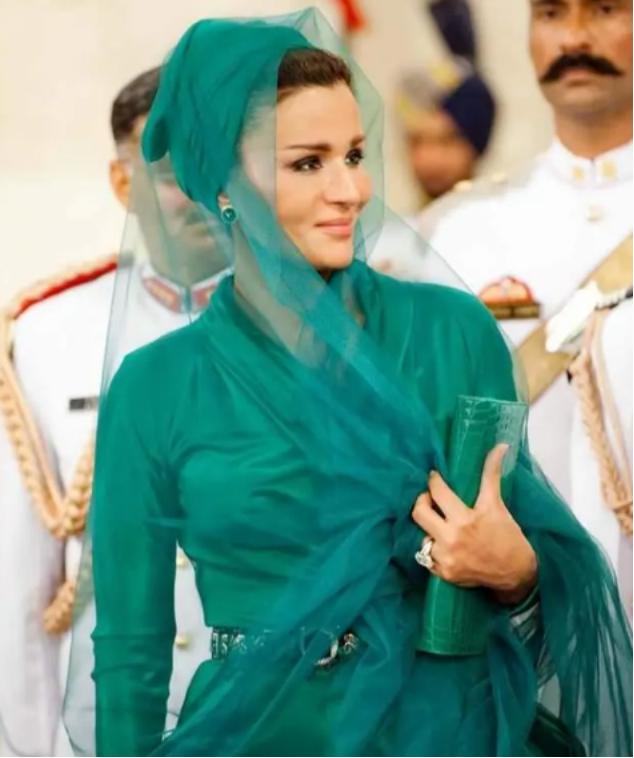 卡塔尔为什么花2200亿办世界杯,卡塔尔花费2200亿打造的世界杯