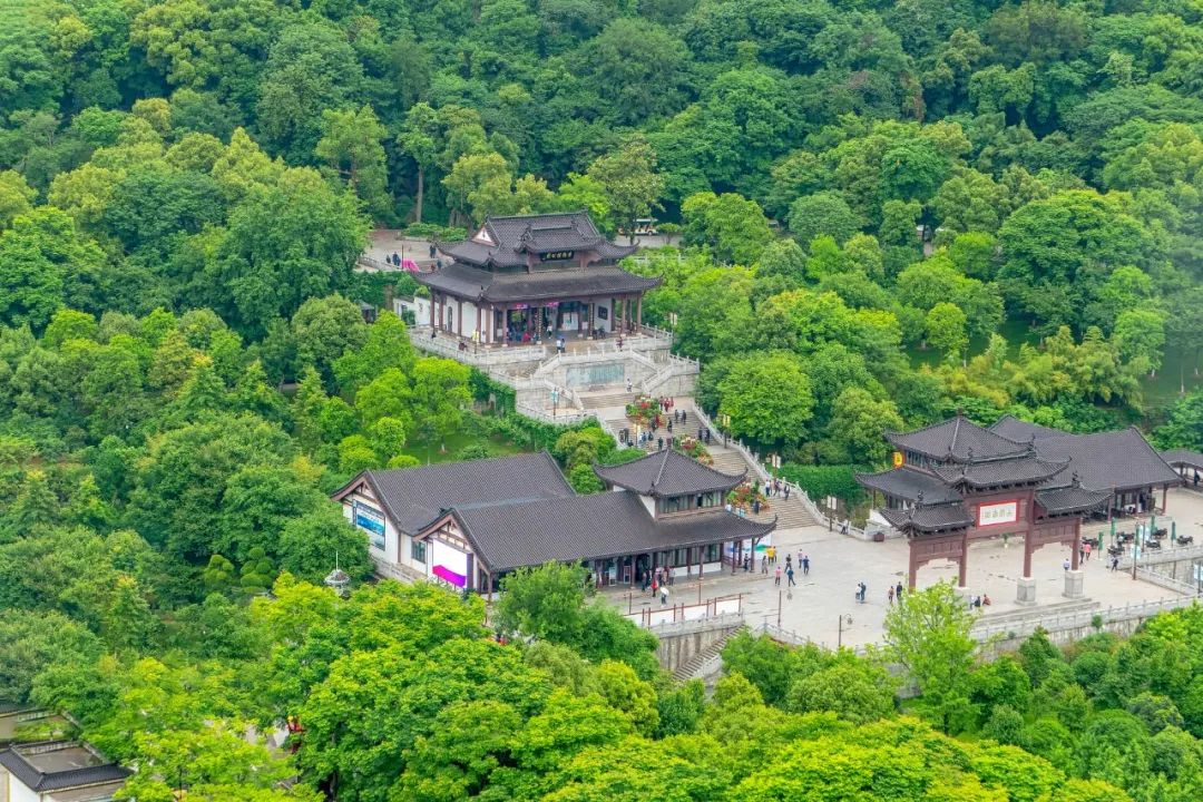 十篇有关风景的古诗词,适合旅游的古诗词有哪些