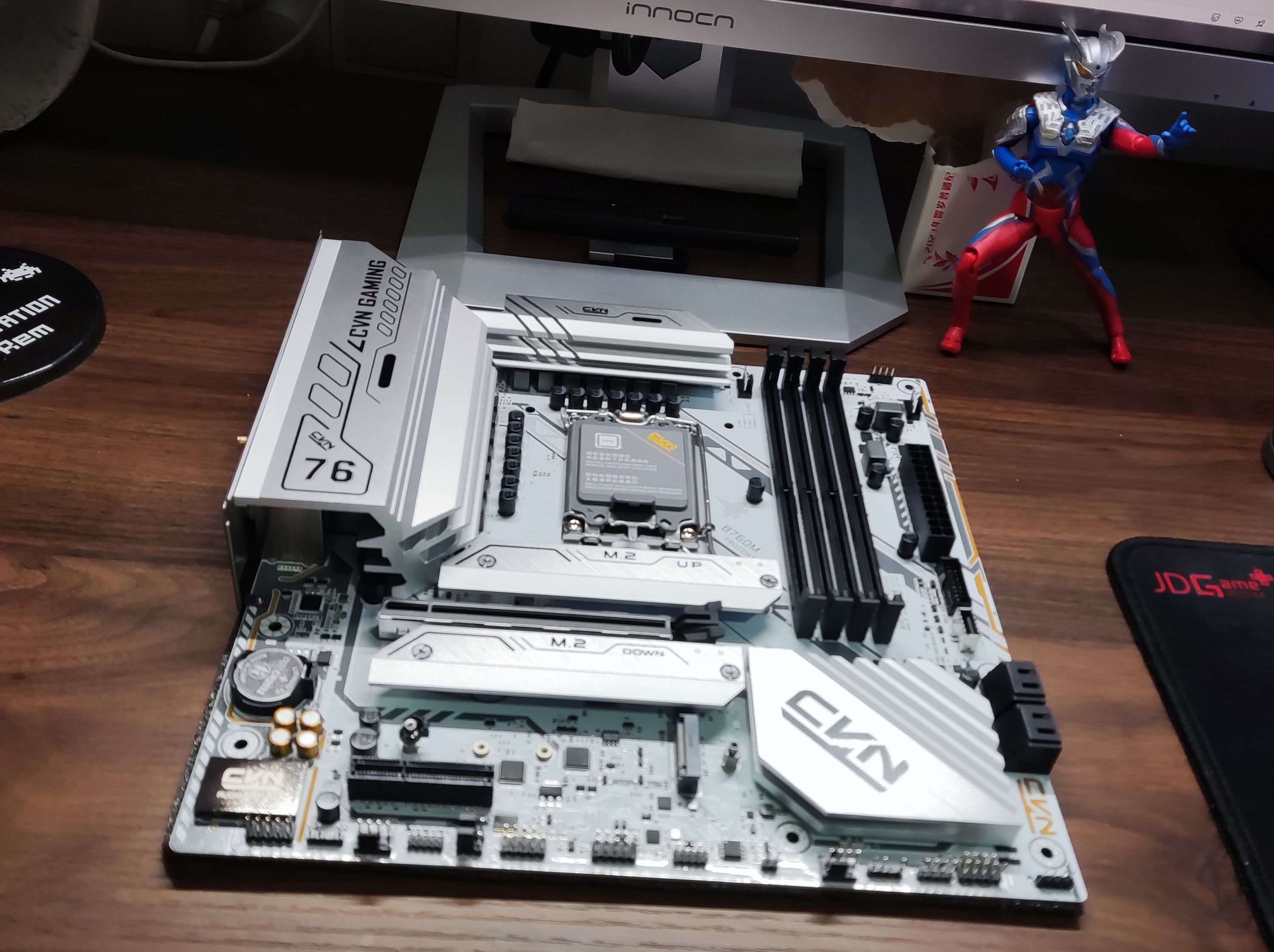 新年新气象：冬日漫漫，我给自己装了台纯白色的新电脑