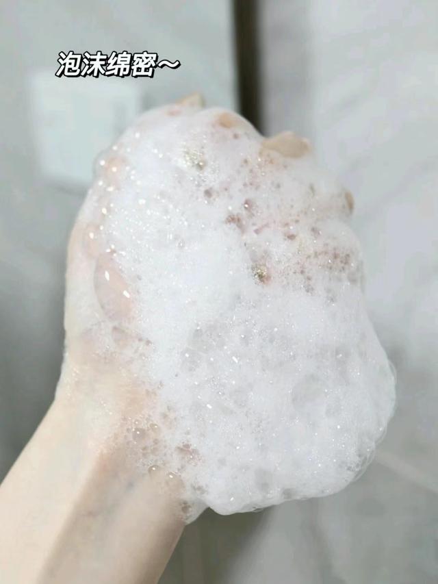 多芬空气丰盈保湿洗发水含硅油吗,多芬洗发水是蓝瓶和紫瓶