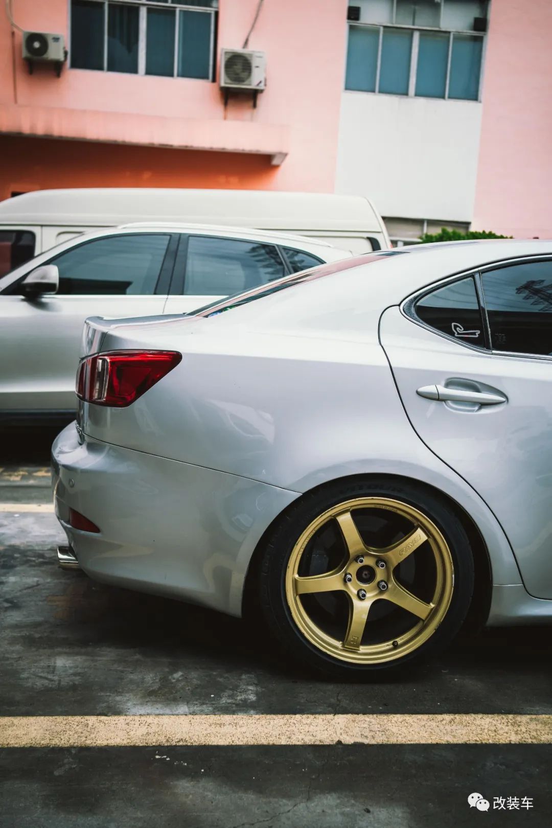 3.5V6+后驱的雷克萨斯IS300，雷车也能玩出烂仔范