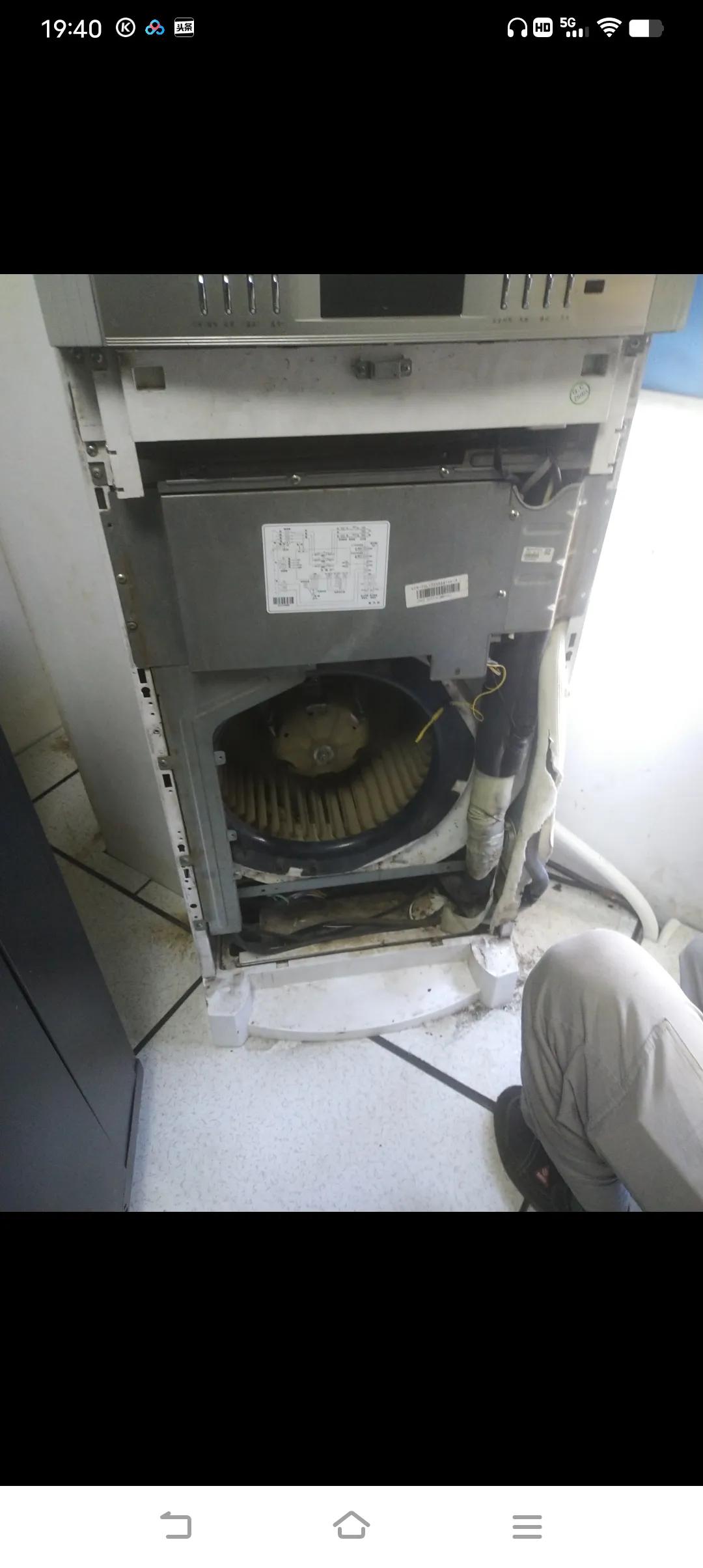 美的空调柜机漏水怎么修,立式柜机空调漏水