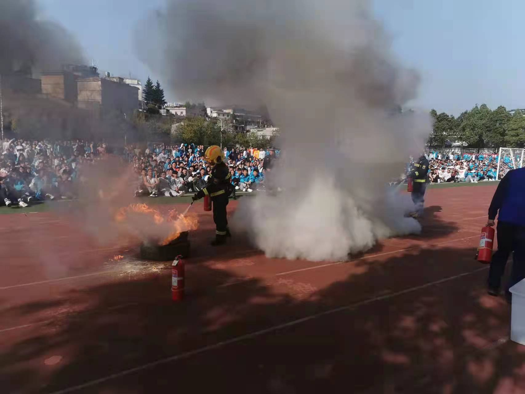 消防安全逃离演练,消防大队到单位开展逃生疏散演练