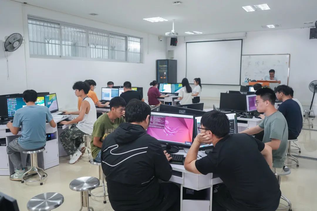 师姐带你飞！解锁这个国家级课程加持的学院有多牛！