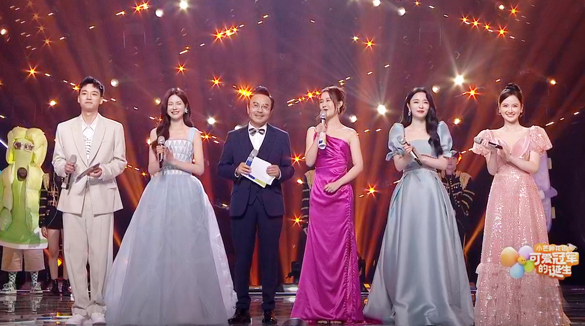 芒果电商晚会：6人主持团抢眼，4小花同台比美，何炅接班人被替代