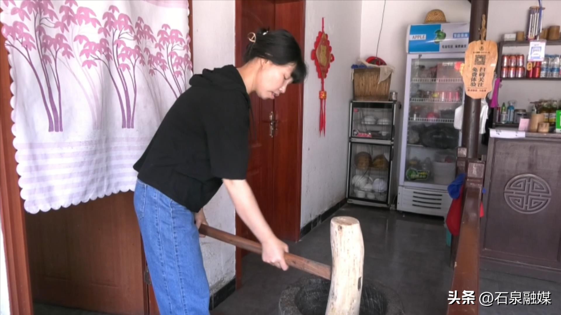 石泉县后柳镇中坝村：手工作坊织就致富梦庭院经济蹚出振兴路