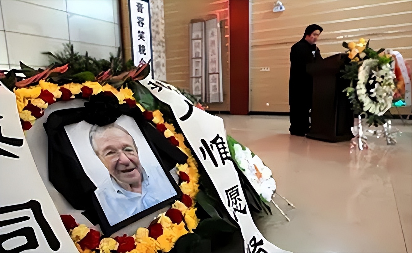 河南小伙报恩瑞士房东素材,中国小伙为英国房东养老