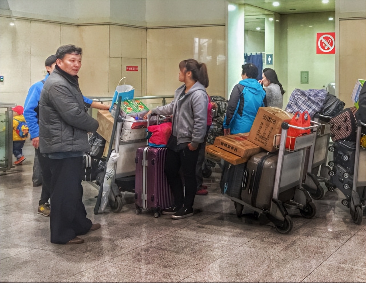 在华打工的朝鲜姑娘，每次回国都喜欢买这些东西