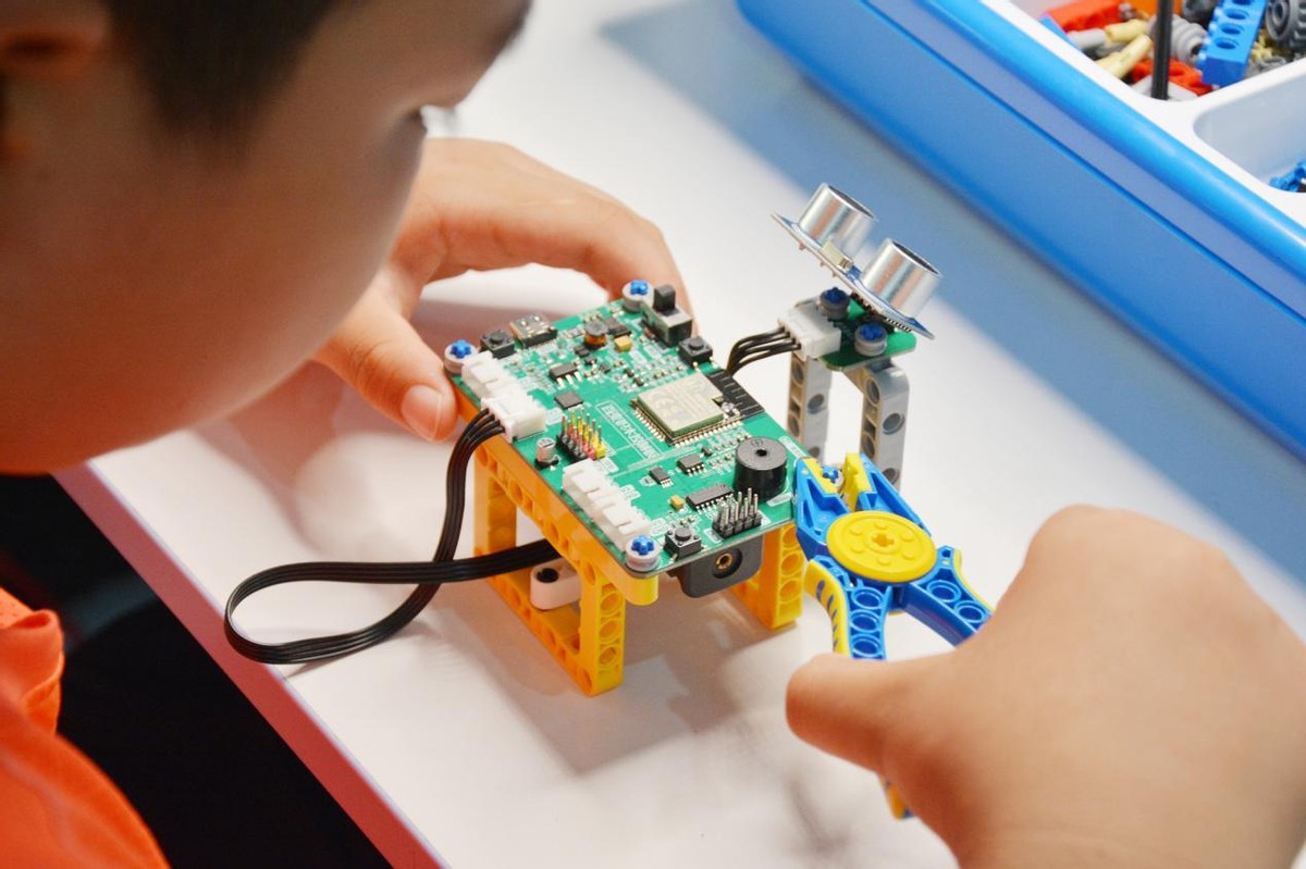 独家NIR红光技术，真正的护眼灯，爱德华医生天使之光2亲测