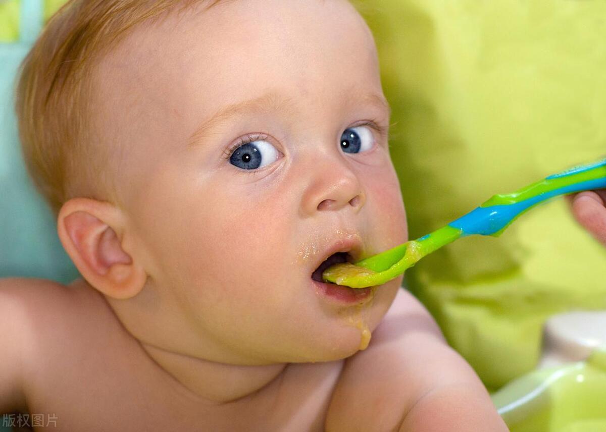 自闭症孩子吃了不耐受食物的表现,自闭症少年吃菜往外吐怎么办