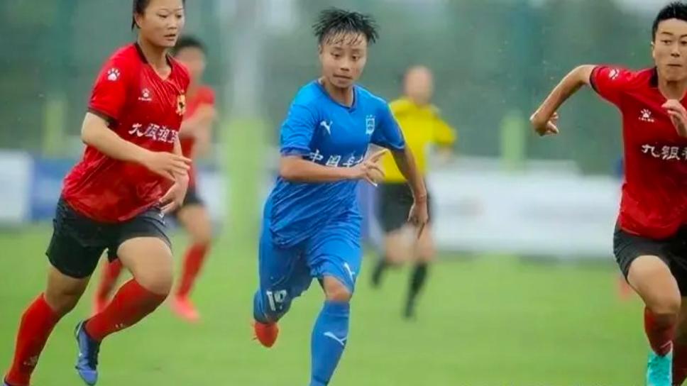 中国女足张琳艳头球神奇逆袭,张琳艳女足获奖