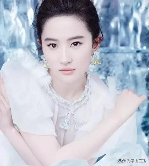 花开半夏如诗如画的下一句,花开半夏如诗如画完整版