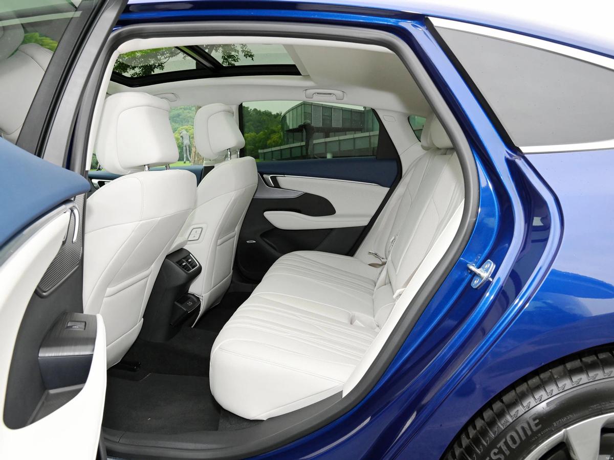 别克君越顶配2020款测评,外观内饰升级车