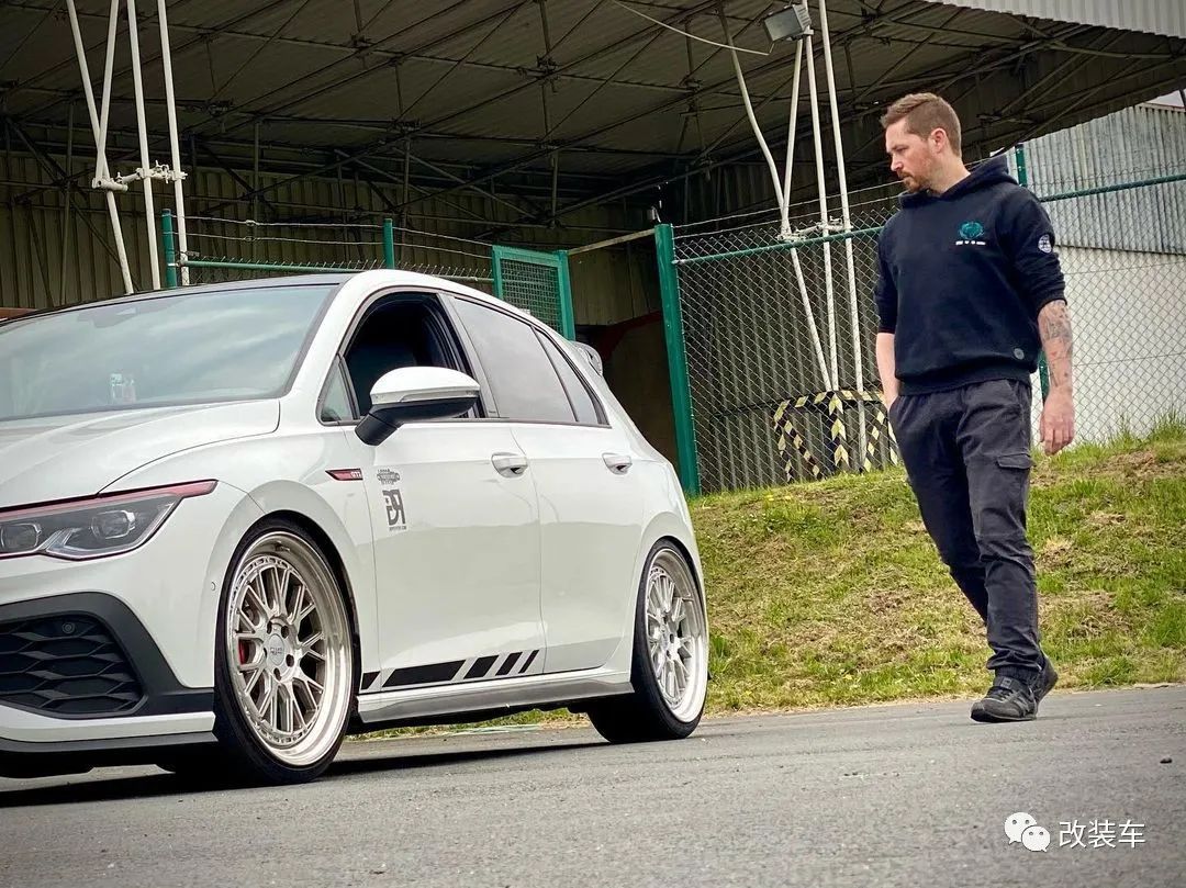 第八代高尔夫gti实车图片,高尔夫8代gti姿态