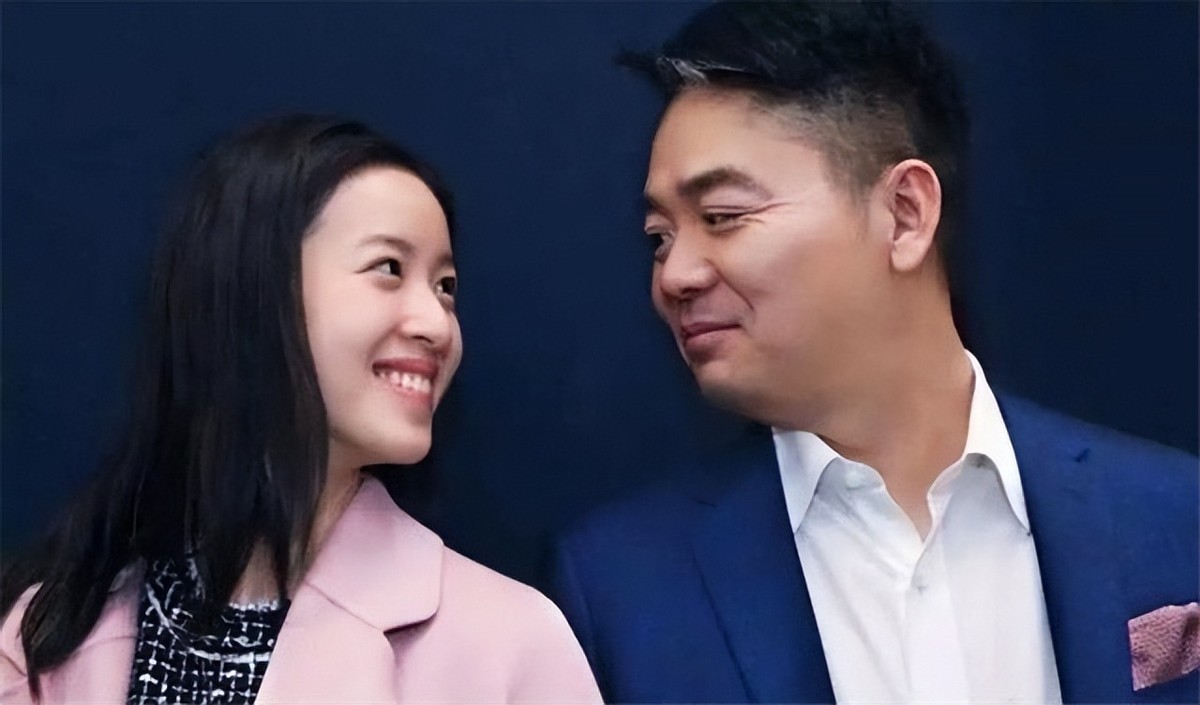 章泽天的丈夫刘强东是谁,章泽天父亲章丽厚