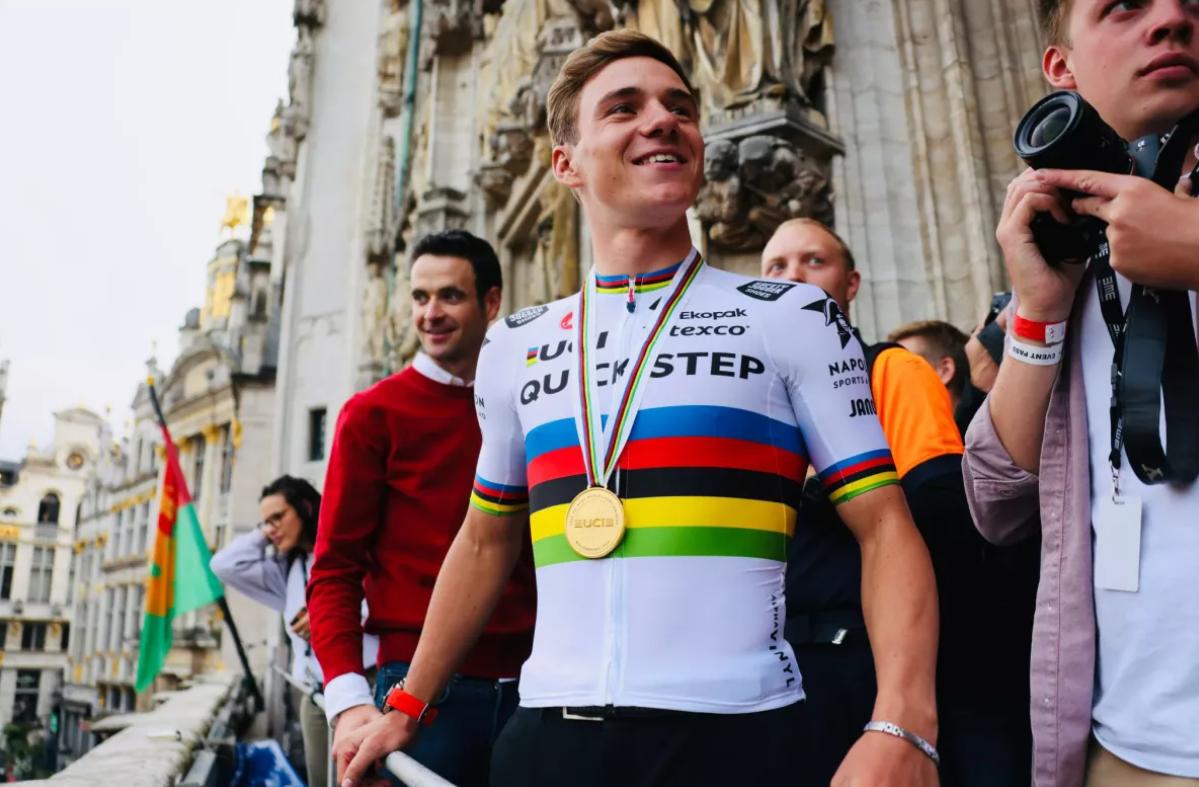 埃菲内普尔参加巴黎奥运会,埃菲内普尔白衫