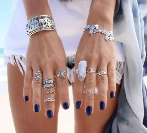 虚荣心是为了获得更多人的认可,好奇心与虚荣心好似一把双刃剑