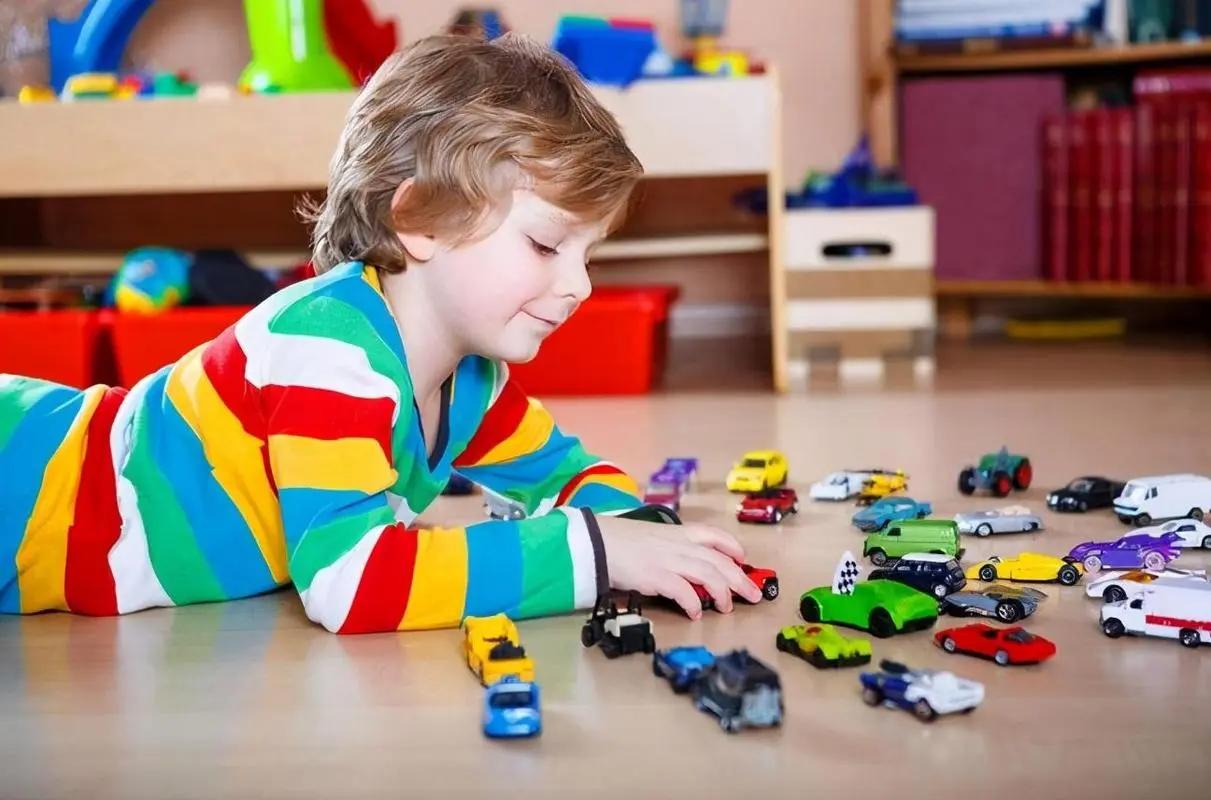 孩子的玩具很乱大家怎么处理,如何解决孩子的玩具问题