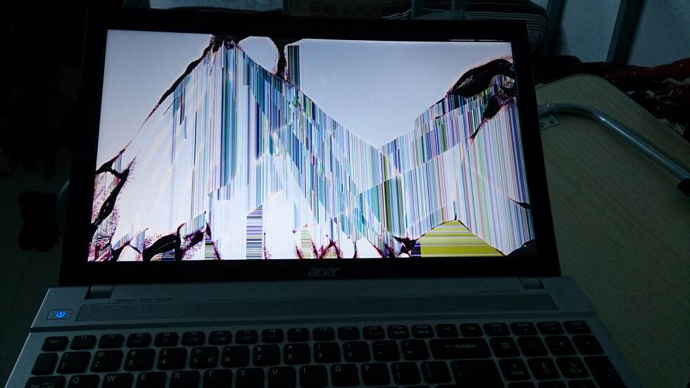 电脑屏幕裂了一条缝怎么修,电脑屏幕裂开了花屏了能修复吗