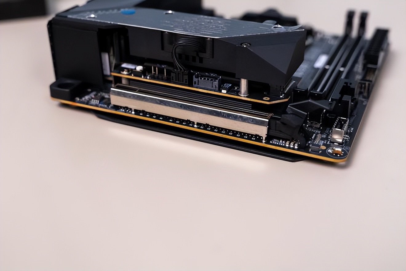 技嘉b550i主板拆解,技嘉b650iaorusultra主板图解