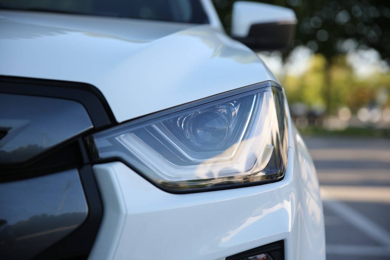 五十铃皮卡铃拓和d-max外观区别,五十铃皮卡铃拓2.5t四驱手动测试