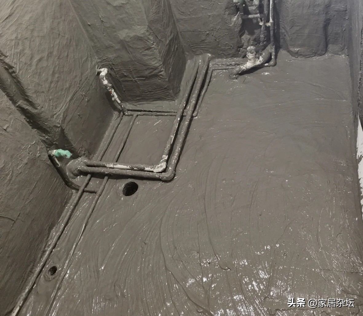 新房装修厕所下水管改动图,房刚装修好卫生间水管漏水改明管