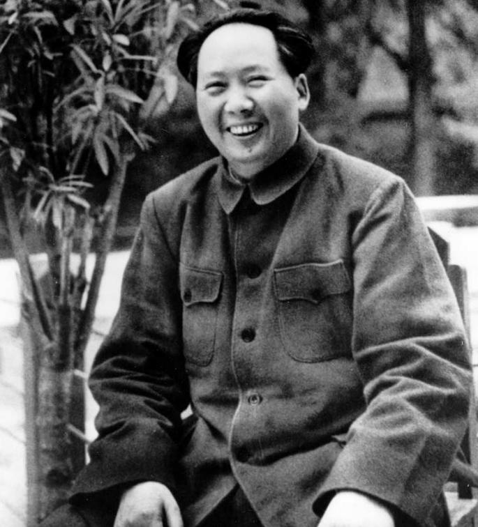 毛主席参加陈毅追悼会，看到一副挽联，停下问道：这是谁写的？